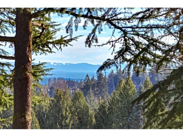 Property Photo:  1812 SW High St  OR 97201 