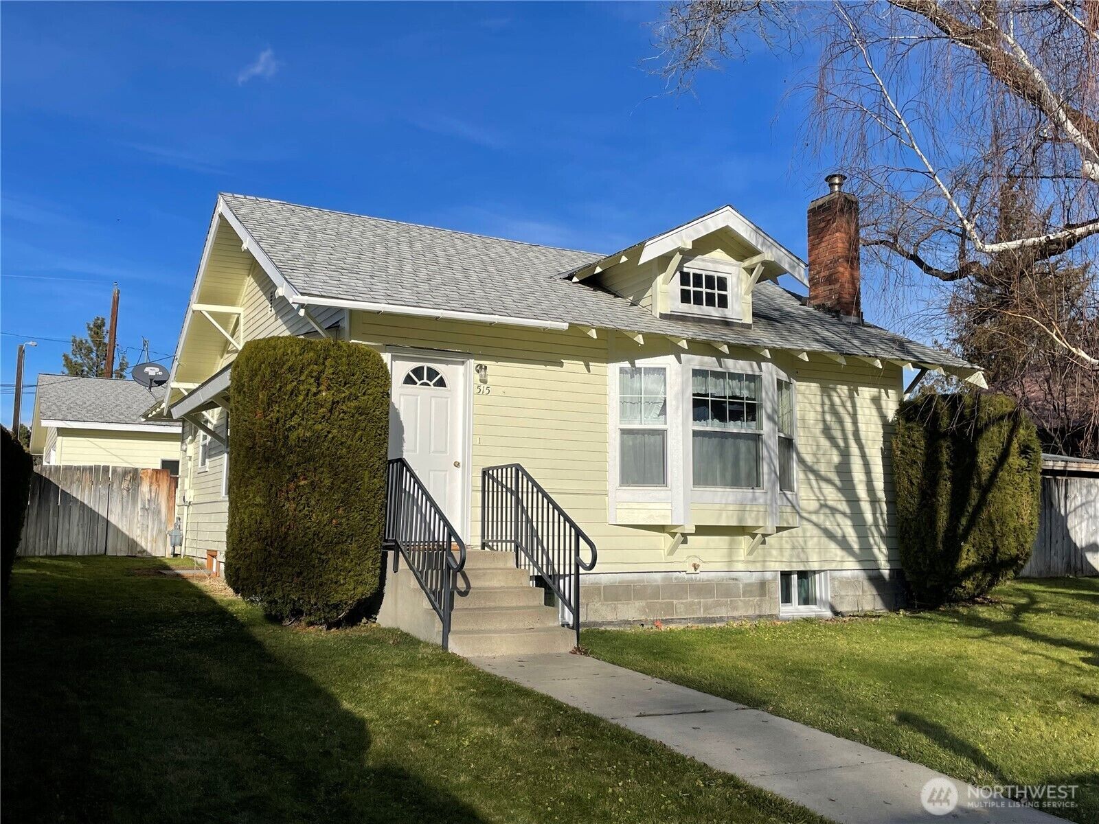 Property Photo:  515 W 11th Avenue  WA 98926 