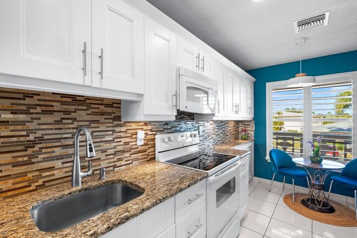 Property Photo: 1540 NW 18th Avenue 203 FL 33445