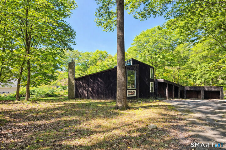 Property Photo:  860 Oakwood Road  CT 06477 