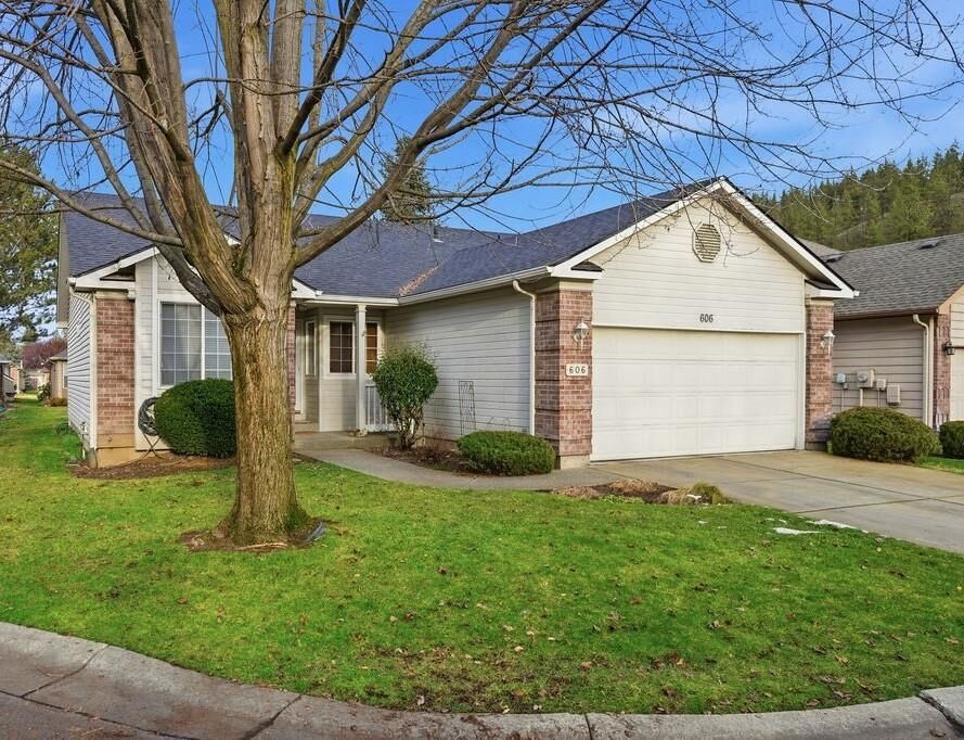 Property Photo:  606 E Bridlewood Ct  WA 99224 