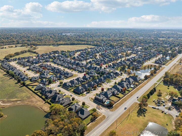 Property Photo:  3309 W Knoxville Street W  OK 74012 