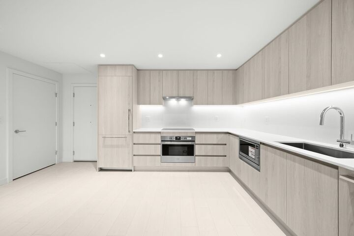Property Photo: 4928 Quebec Street 406 BC V5W 0G6