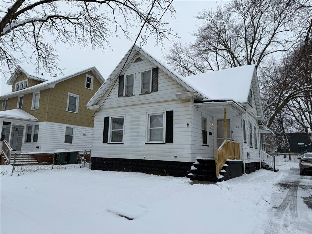 Property Photo:  225 Wetmore Park  NY 14606 