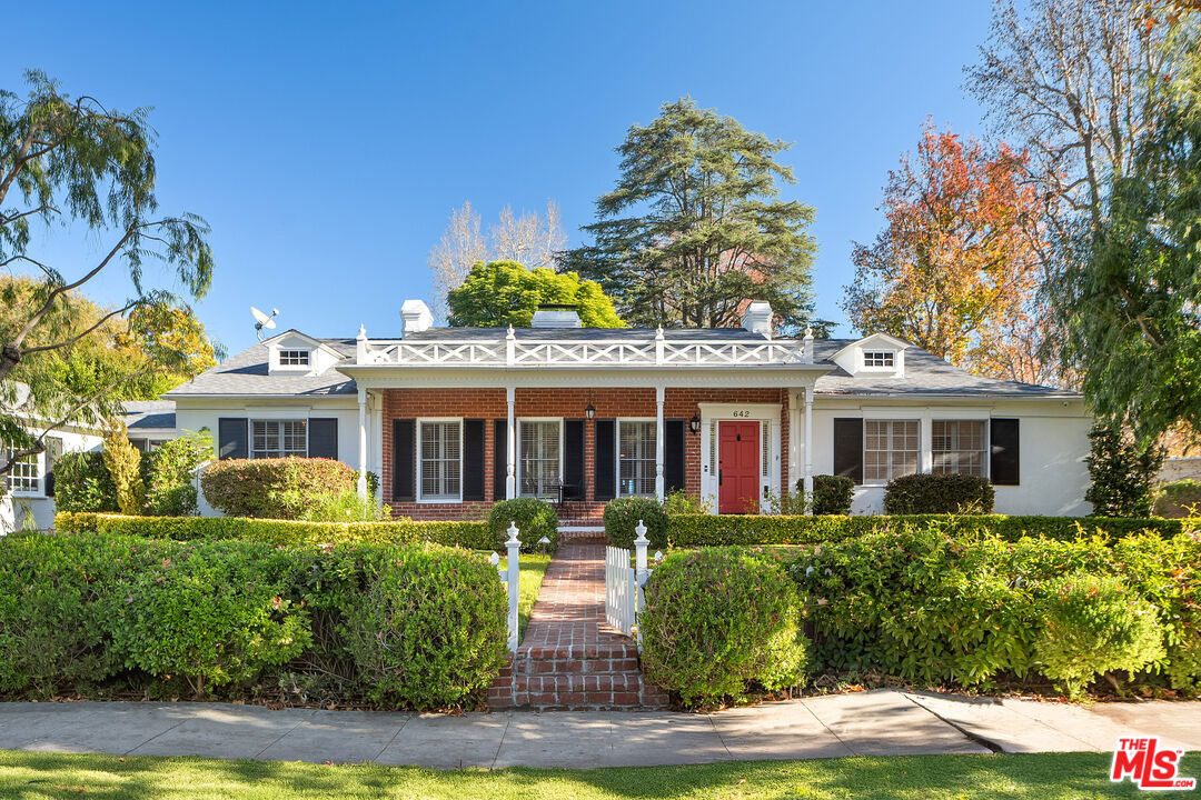 Property Photo:  642 Warner Ave  CA 90024 