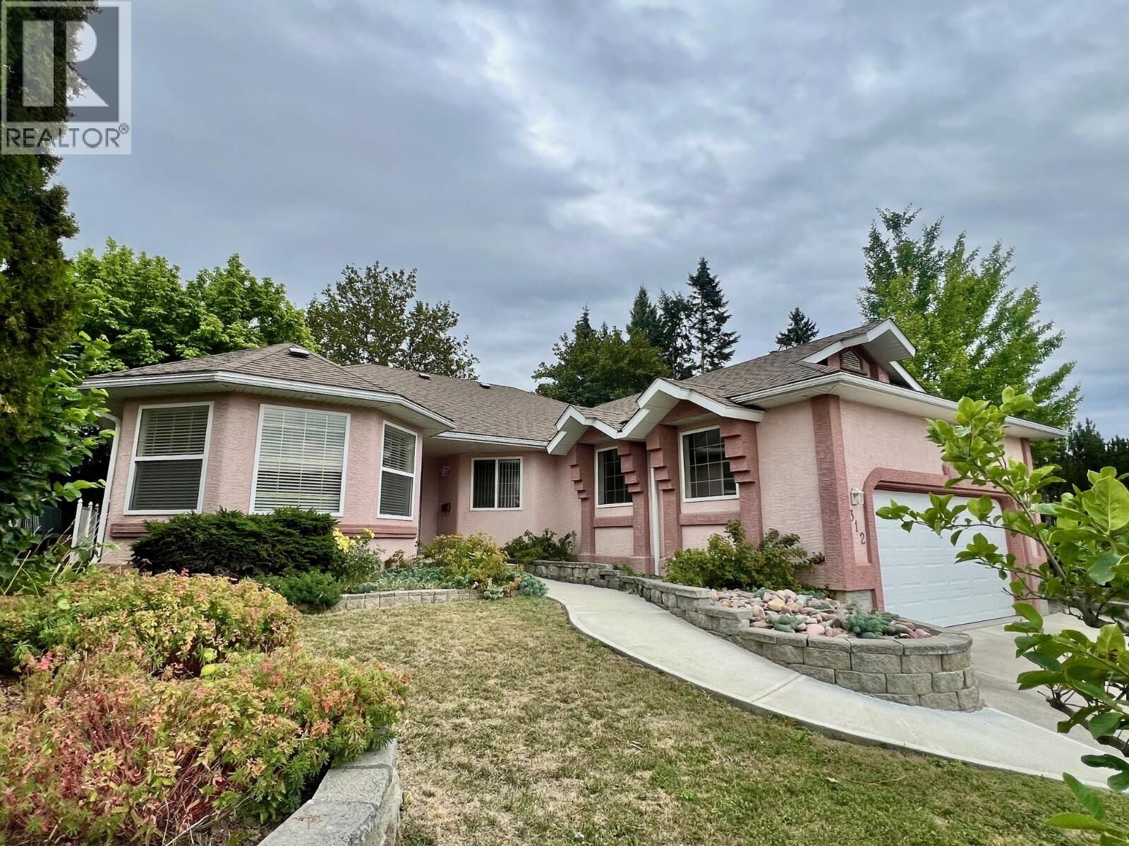 Property Photo: 312 4th Avenue South BC V0B 1G3
