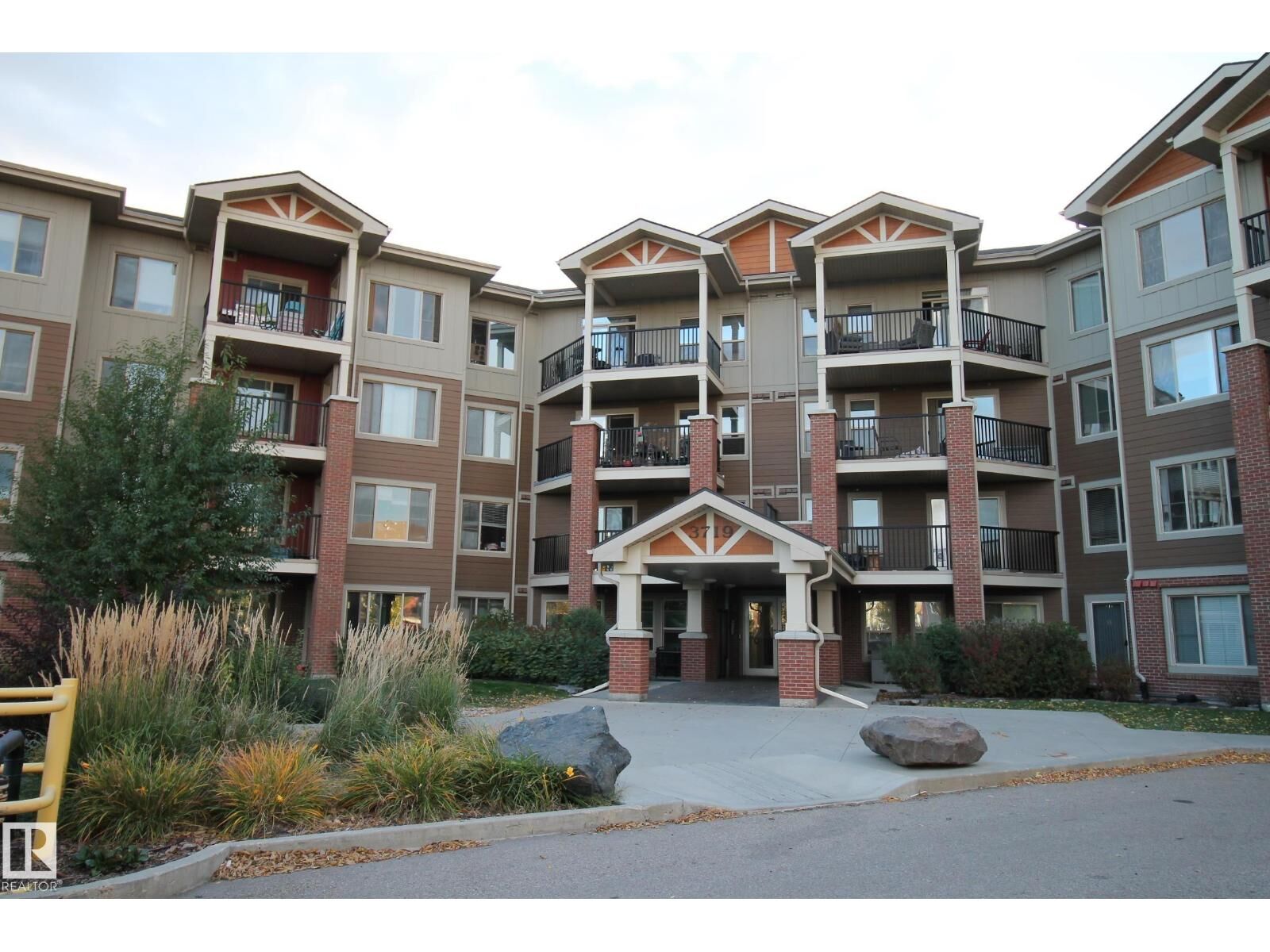 Property Photo:  #105 3719 Whitelaw Ln NW  AB T6W 2C3 