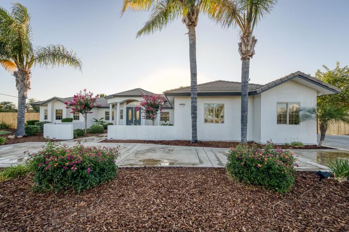 Property Photo: 17448 Island Drive CA 93636