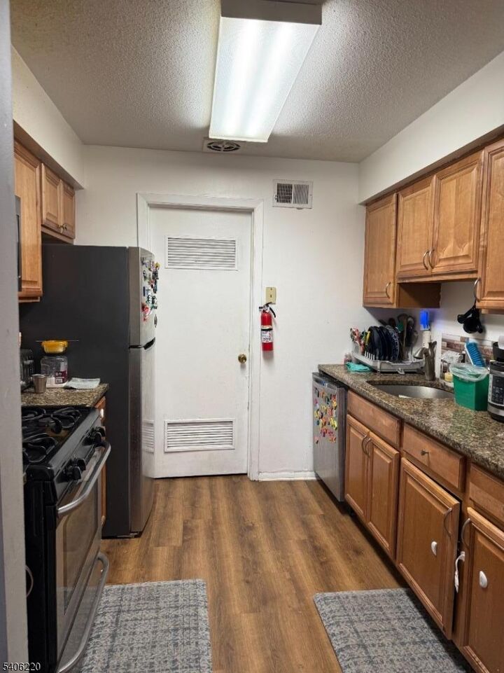 Property Photo:  7 Foxtail Lane  NJ 08852 