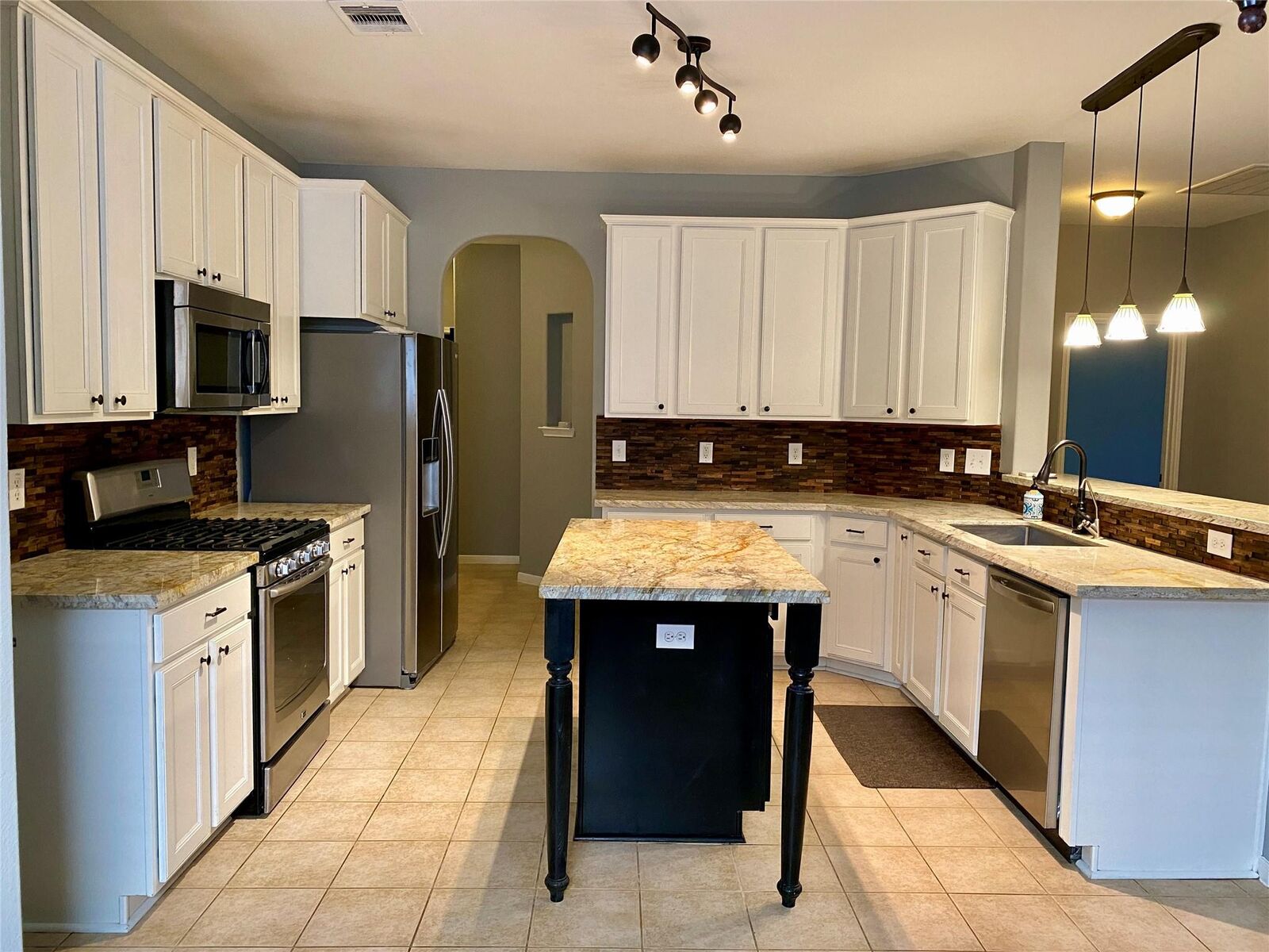 Property Photo:  2827 Mustang Hill Lane  TX 77449 