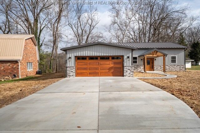 Property Photo:  208 Hemlock Street  WV 25070 