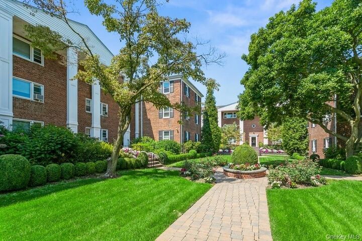 Property Photo:  1833 Palmer Avenue 3E  NY 10538 