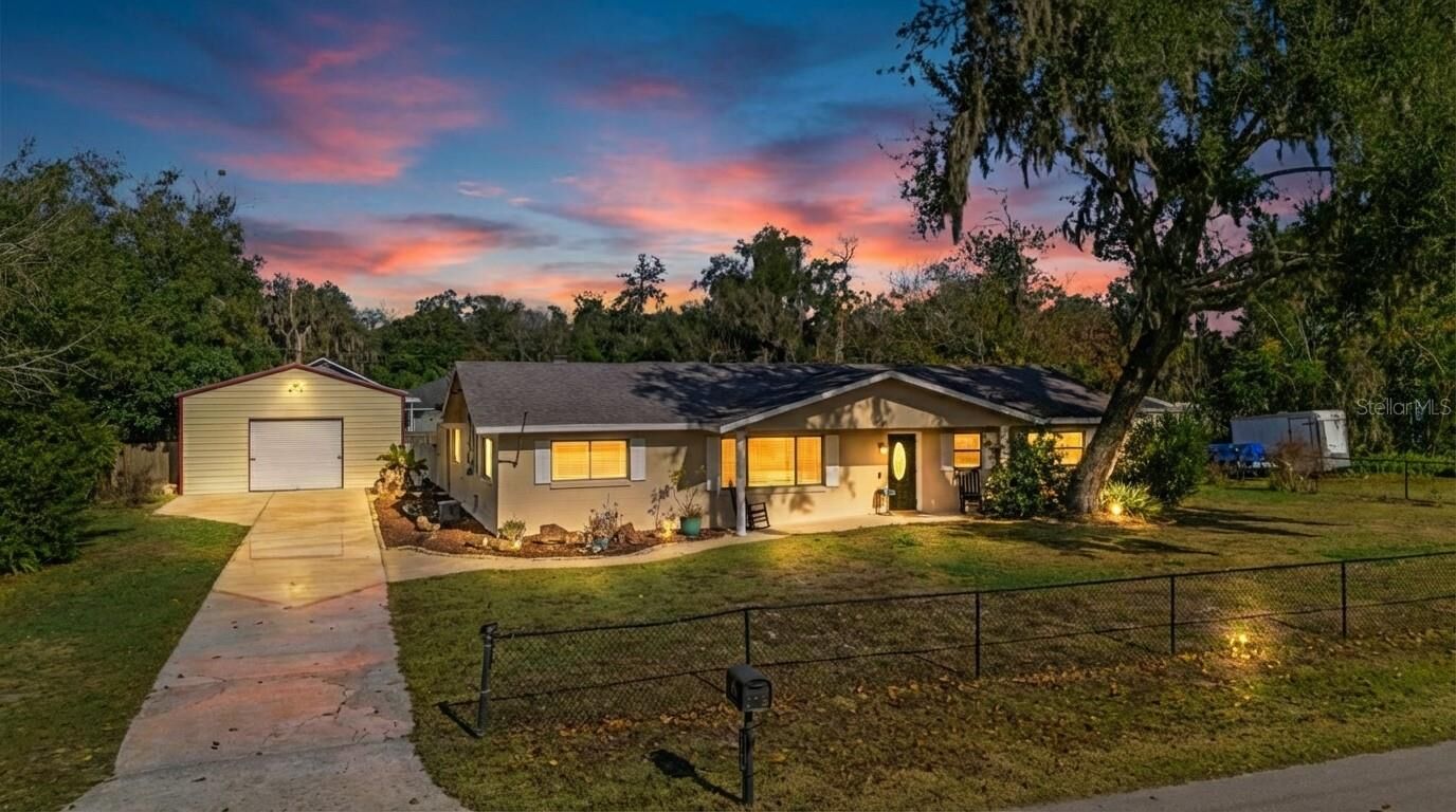 Property Photo:  2255 E Florence Avenue  FL 32724 