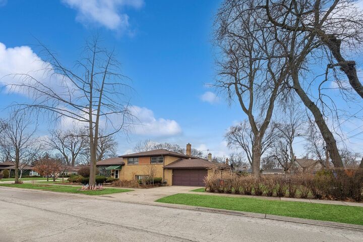 Property Photo:  700 Lamon Avenue  IL 60091 