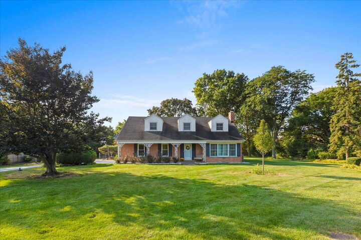 Property Photo:  3255 Westview Drive  IL 60062 