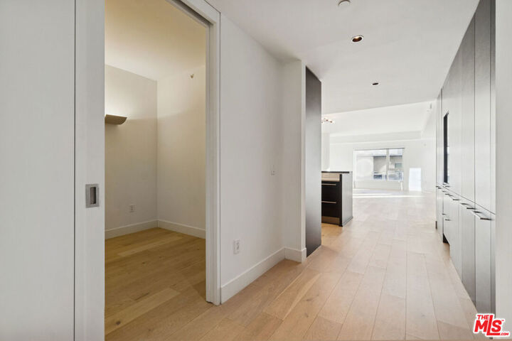 Property Photo:  6250 Hollywood Boulevard 8K  CA 90028 