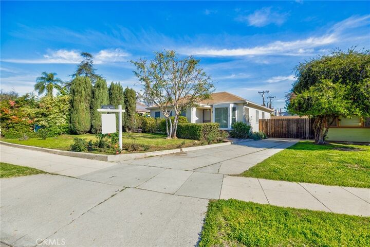 Property Photo:  10 N Huntington  CA 91801 