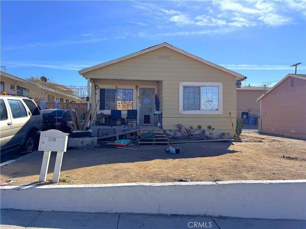 Property Photo:  550 W Fredricks Street  CA 92311 