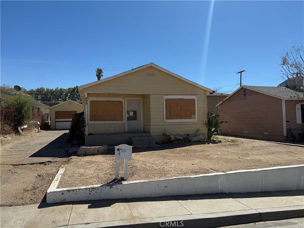 Property Photo:  550 W Fredricks Street  CA 92311 