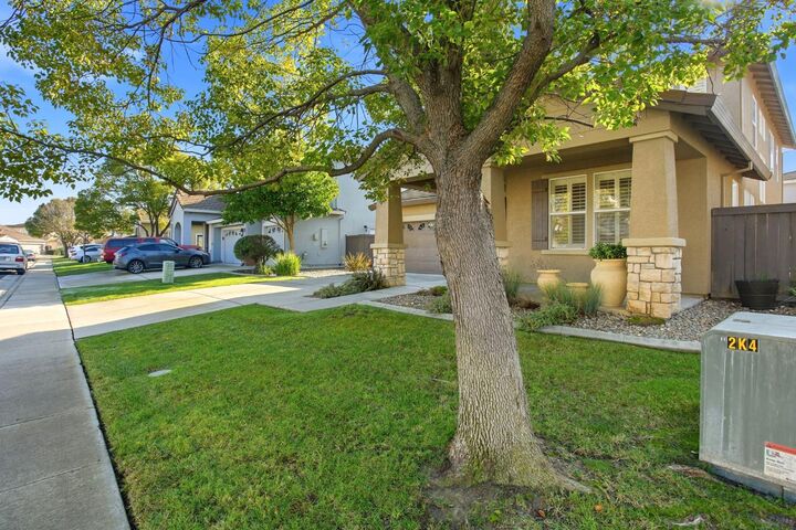 Property Photo:  2504 Lark Sparrow Way  CA 95757 