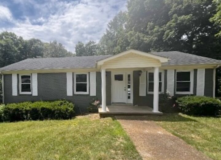 Property Photo:  630 Lakeview Cir  TN 37178 