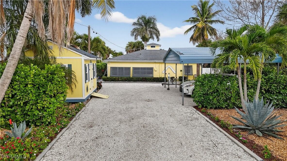 Property Photo: 27526 Big Bend Road FL 34134