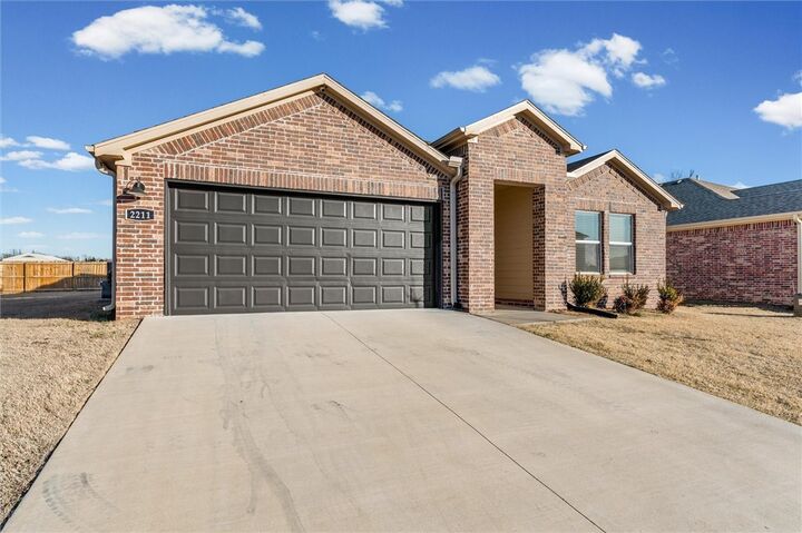 Property Photo:  2211 S 9th Street  AR 72758 