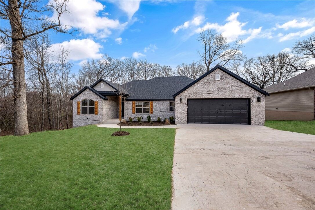 Property Photo:  16 Smart Lane  AR 72715 