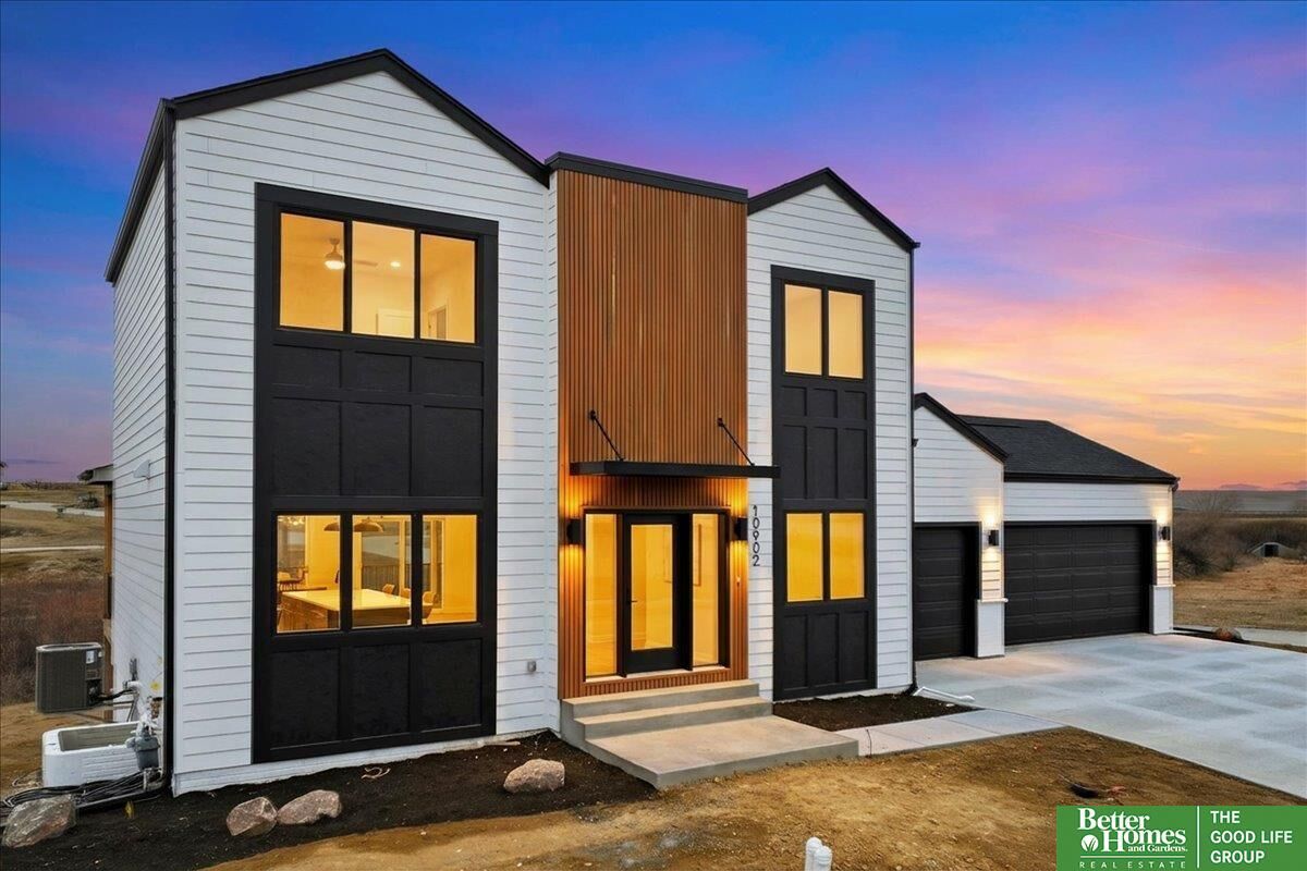 Property Photo:  10902 S 218 Street  NE 68028 