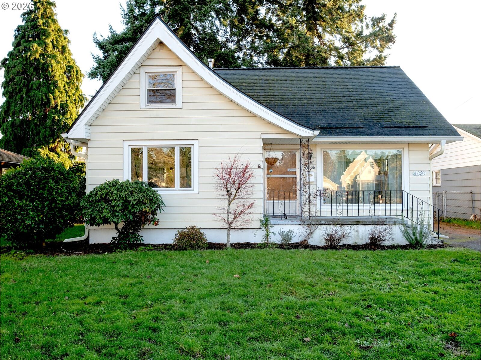 Property Photo:  11020 NE Glisan St  OR 97220 