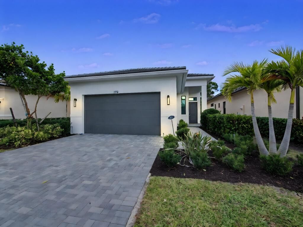 Property Photo:  176 SE Via Sangro  FL 34952 