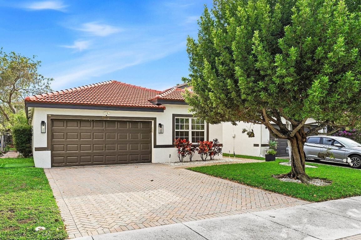 Property Photo:  4052 Crescent Creek Place  FL 33073 