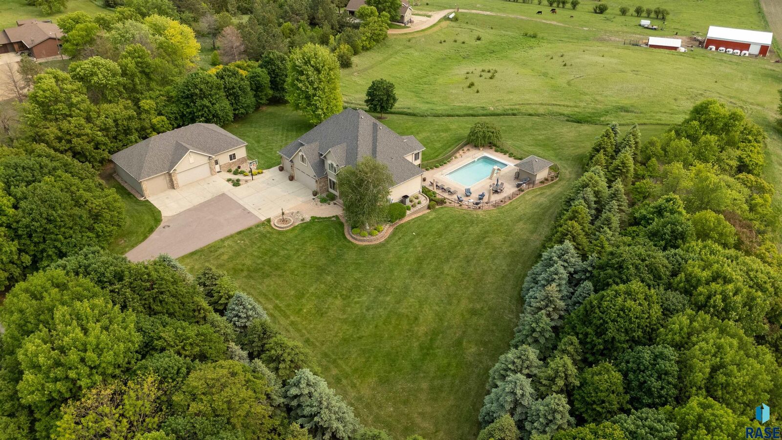 Property Photo:  809 W 3rd St  SD 57022 