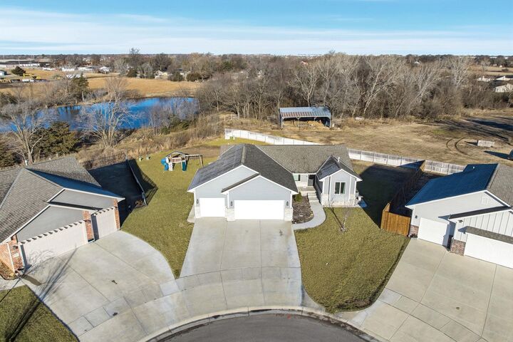 Property Photo:  1711 S Bedford St  KS 67207 