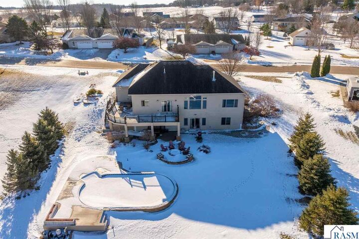Property Photo:  610 E Rolling Hills Drive  MN 56057 