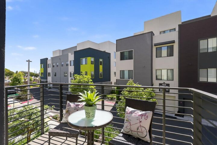 Property Photo:  3891 Vanguard Common 1004  CA 94538 