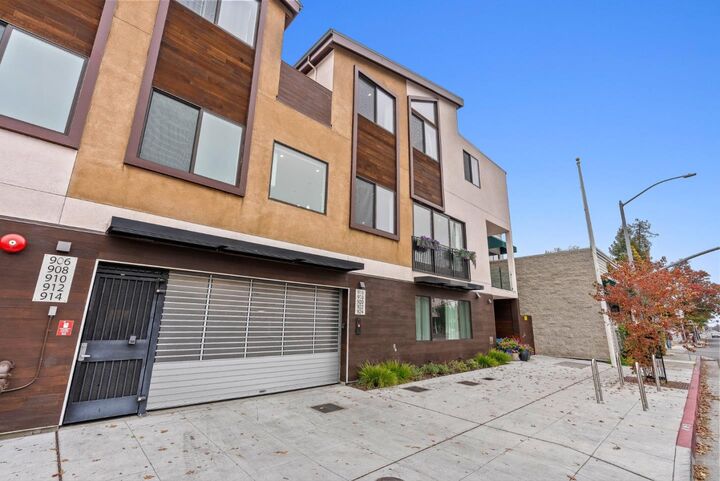 Property Photo:  924 Woodside Road  CA 94061 