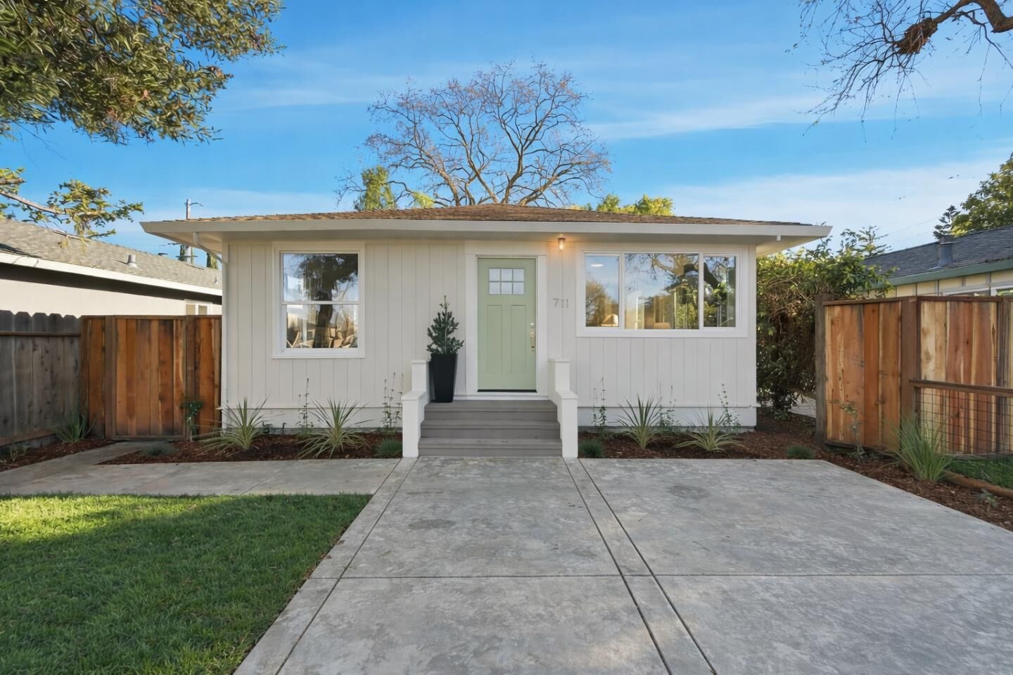 Property Photo:  711 Roosevelt Avenue  CA 94061 