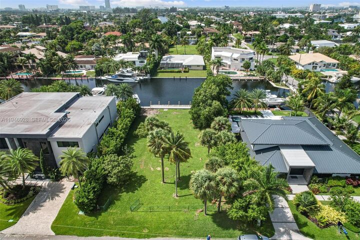 Property Photo:  606 Palm Dr  FL 33009 