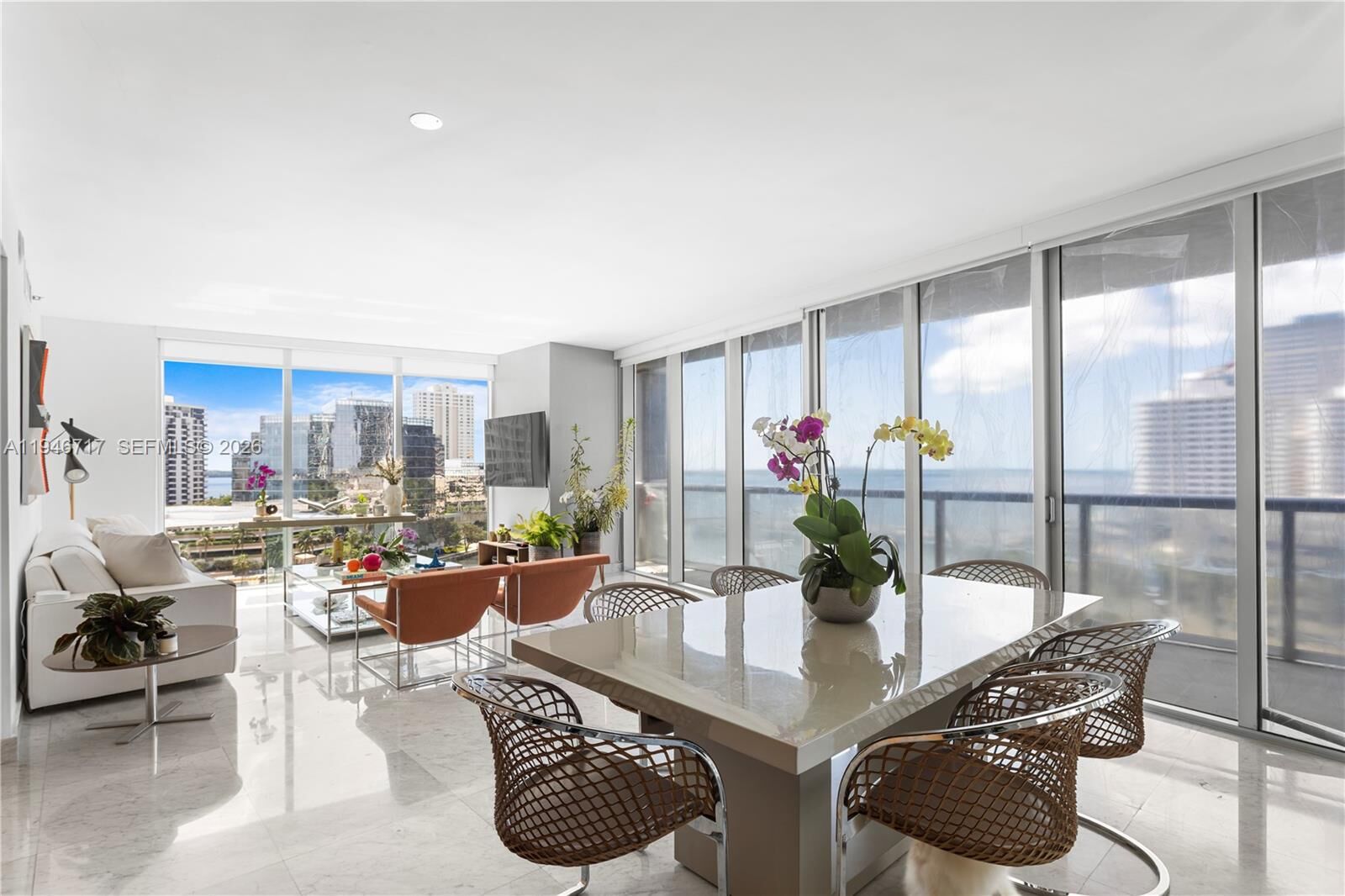 Property Photo:  495 Brickell Ave 1001  FL 33131 