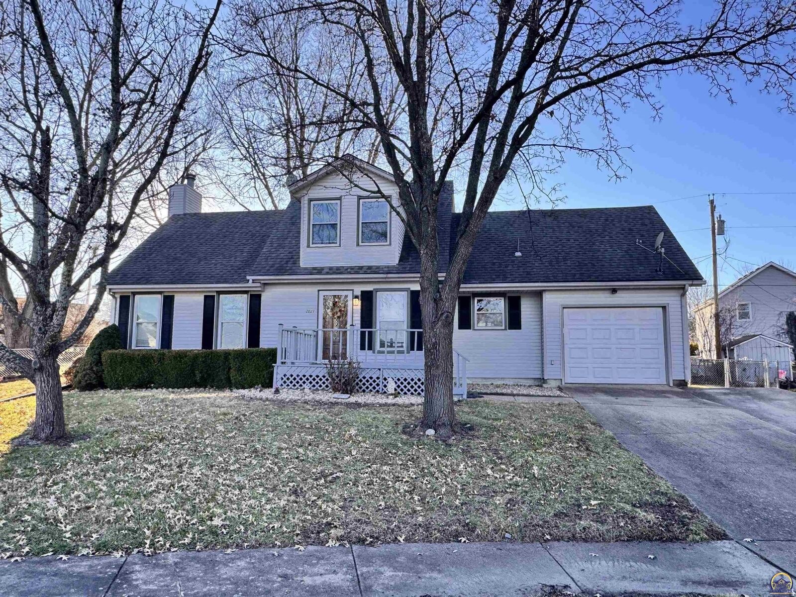 Property Photo:  2827 SE Glenside Ct  KS 66605 