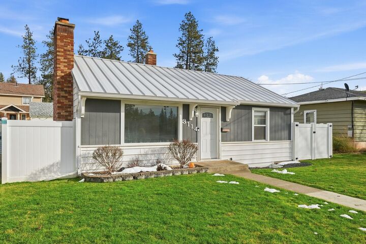 Property Photo:  3114 N Columbia Cir  WA 99205 