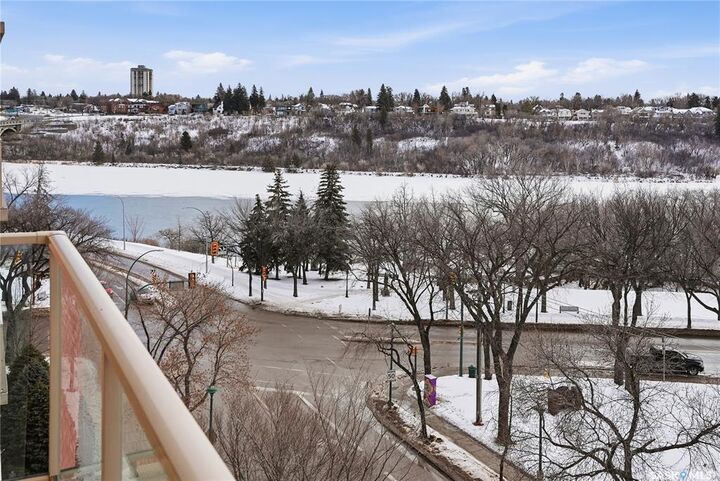 Property Photo:  902 Spadina Crescent E 702  SK S7K 0G8 