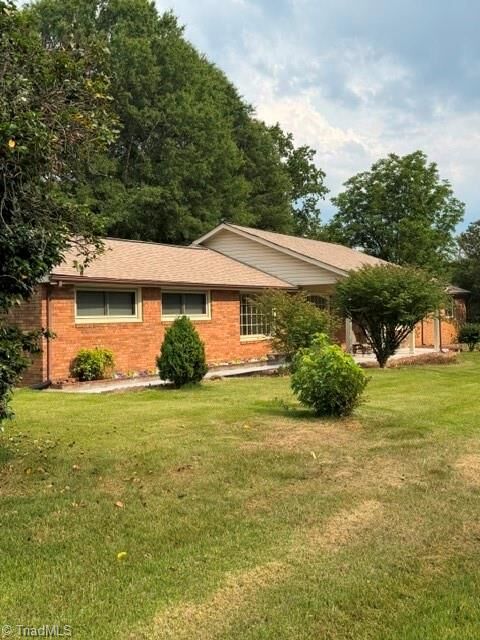 Property Photo:  226 White Plains Road  NC 28669 