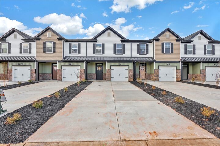 Property Photo:  411 Belgrove Way  SC 29640 