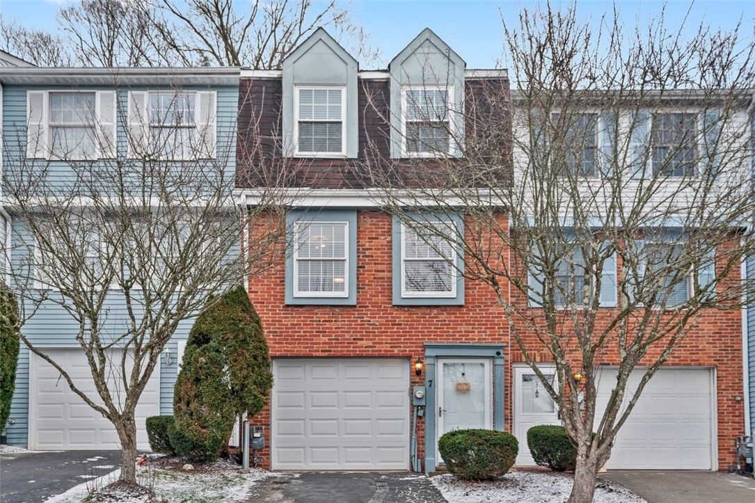 Property Photo:  7 Shadow Dr  PA 15227 