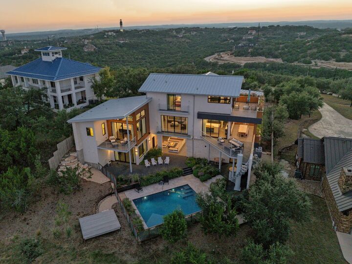 Property Photo:  5004 McIntyre Circle  TX 78734 