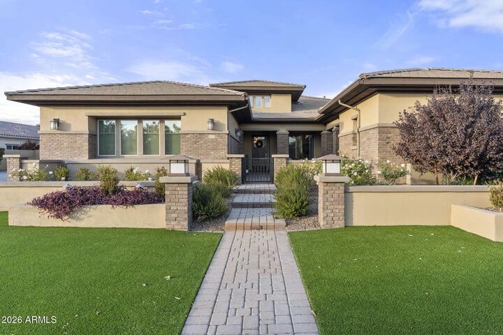 Property Photo:  2052 E Crescent Way  AZ 85298 