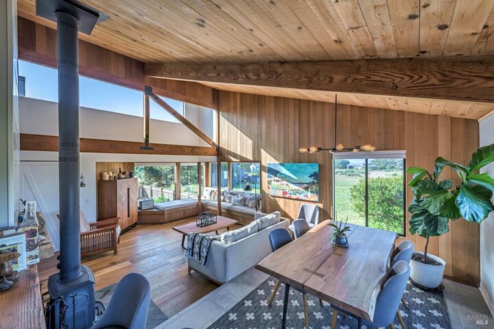 Property Photo:  122 Masthead Reach  CA 95497 