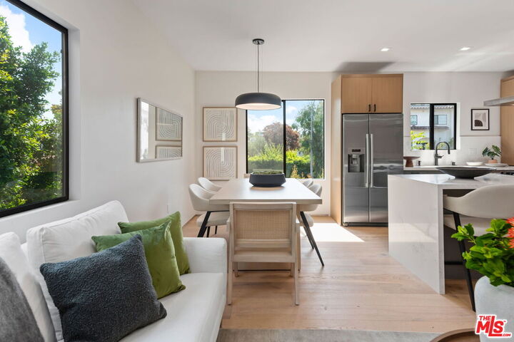 Property Photo:  838 N Mansfield Ave  CA 90038 